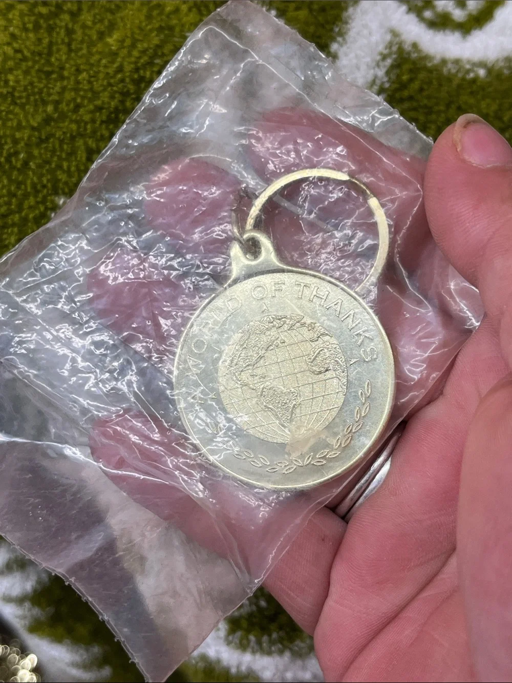 Gold-Tone 'A World of Thanks' Medal Key & Card Holder